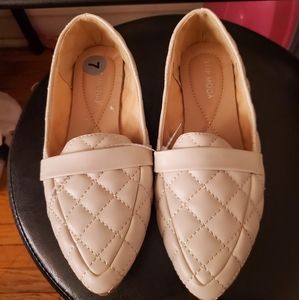 Creme quilted flat